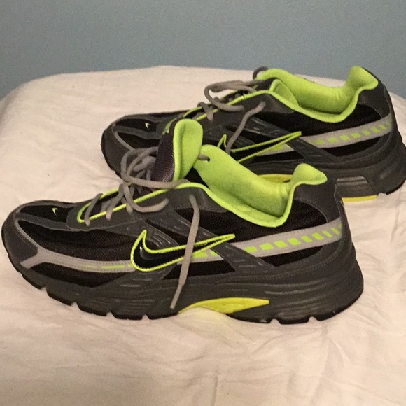 nike initiator green